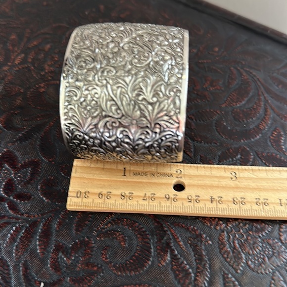 Vintage Sarah Coventry Wide Cuff Bracelet - Picture 6 of 6